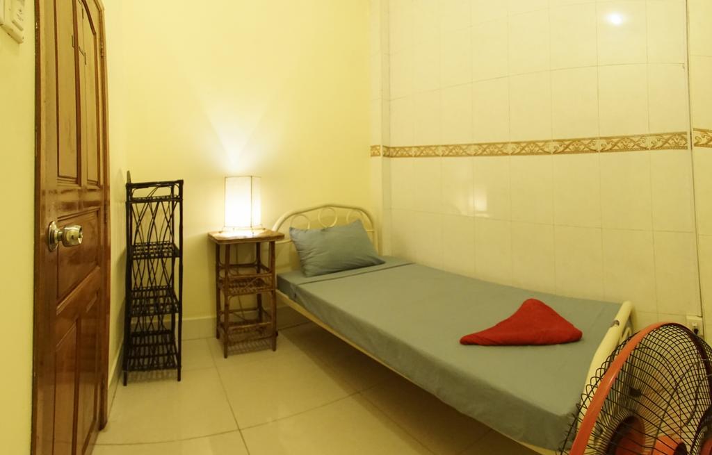 Riverside Backpackers Phnom Penh Exterior photo
