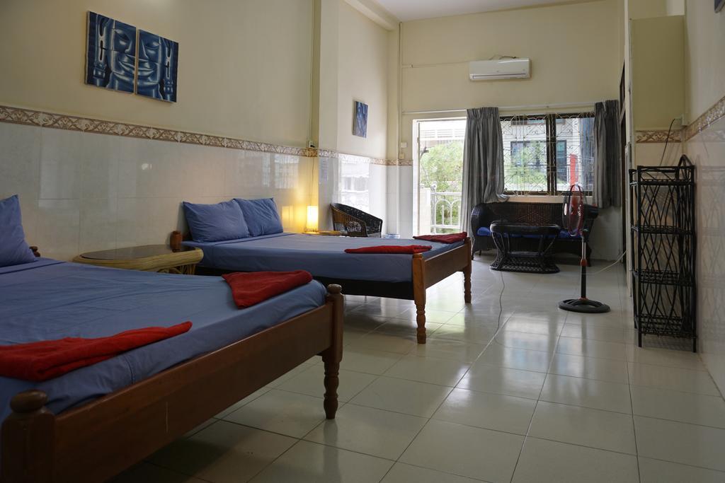 Riverside Backpackers Phnom Penh Room photo