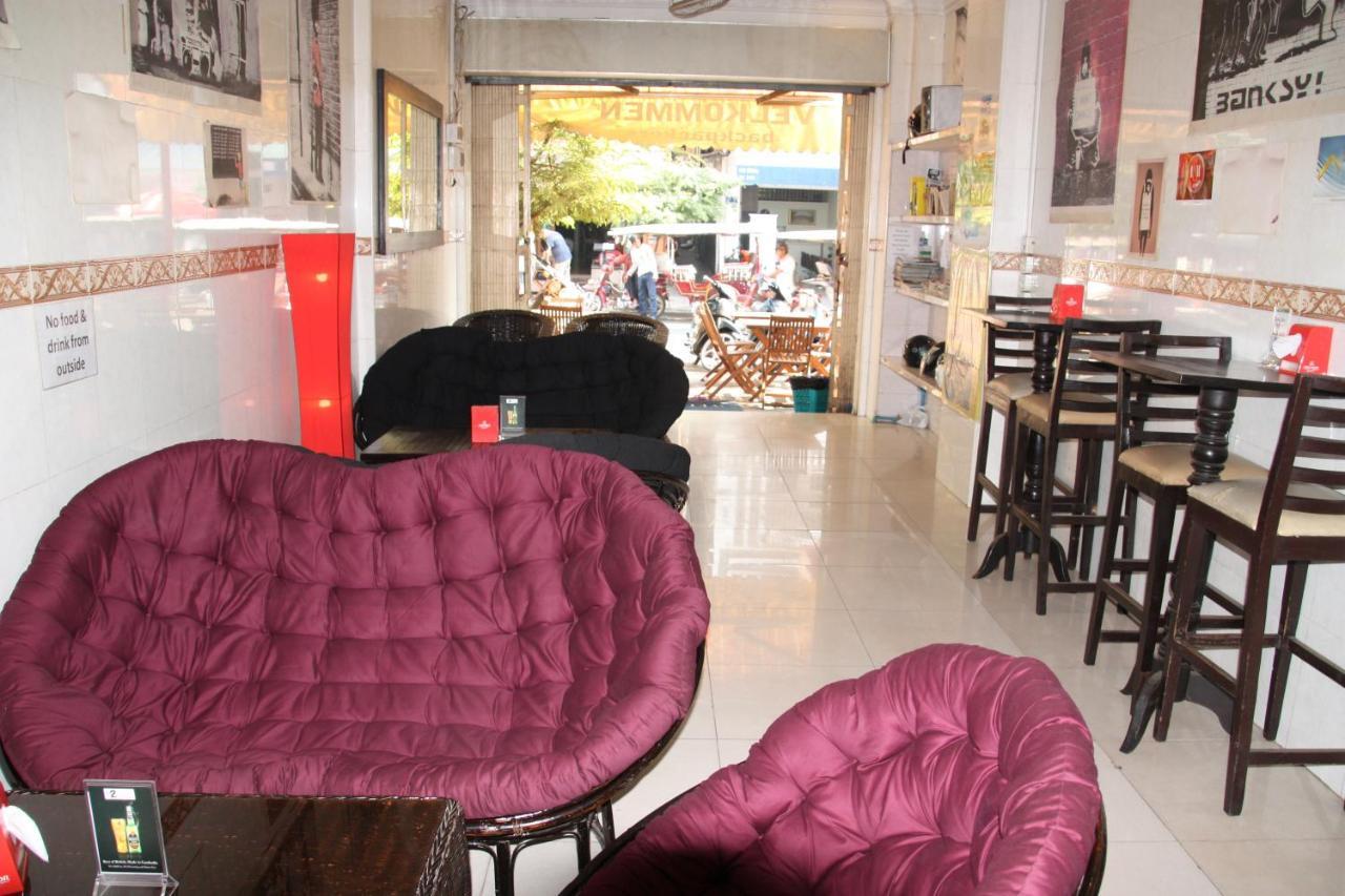 Riverside Backpackers Phnom Penh Exterior photo